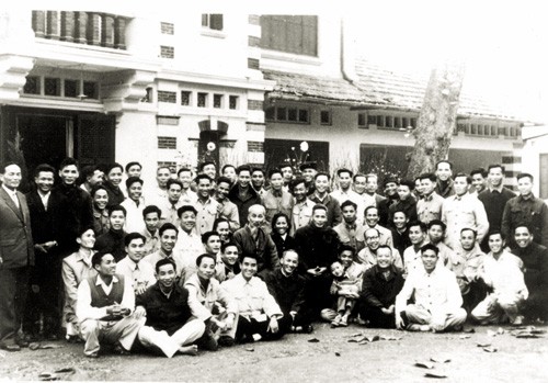 Những hình ảnh lịch sử của Tết Quý Mão 1963 - Ảnh 1.