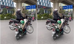 CSGT Hà Nội xác minh hai xe máy ‘làm xiếc’ trên phố