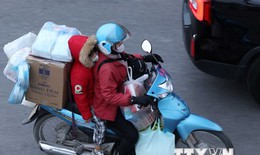 [Photo] Lỉnh kỉnh đồ đạc, nhiều người rời Hà Nội về quê đón Tết