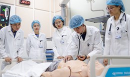 Lực lượng chiếm 70% nhân lực khám chữa bệnh nhưng lương khởi điểm của điều dưỡng chỉ 2,8 triệu đồng