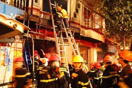 Hiện trường vụ cháy tại tiệm may, bọc yên xe khiến 5 người chết