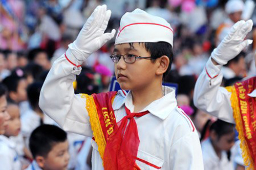Sở Giáo dục Hà Nội yêu cầu các trường nghiêm tục thực hiện việc hát Quốc ca. Ảnh: TL.