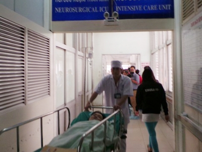 Mẹ bé trai, chị H.N, người bị chồng chém đến rơi con 37 tuần, được cộng đồng nể phục là người phụ nữ can đảm và bình tĩnh, đang được điều trị tại BV Chợ Rẫy
