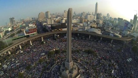 Người biểu tình làm trung tâm thủ đô Bangkok tê liệt