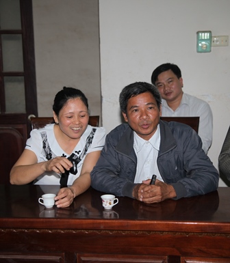 Thần y Tranh và chồng làm việc với chính quyền địa phương