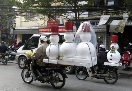 Người tuyết được vận chuyển hối hả.