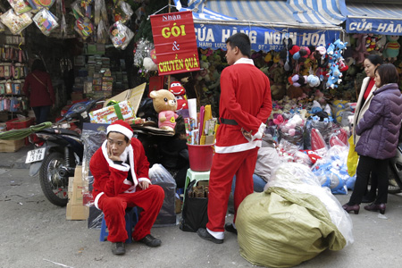 Những Ông già Noel đang rảnh việc.