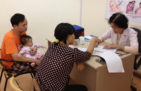 Khi con bị SDD hay còi xương, cha mẹ cần đến TT dinh dưỡng để được tư vấn.