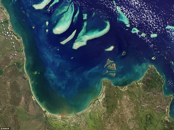 Nasa công bố ảnh chụp trái đất từ không gian đẹp nhất 2013 11