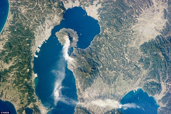 Nasa công bố ảnh chụp trái đất từ không gian đẹp nhất 2013 2