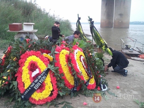 Nỗi đau xé lòng trong đám tang không có quan tài của chị Huyền 20 Nỗi đau xé lòng trong đám tang không có quan tài của chị Huyền 20