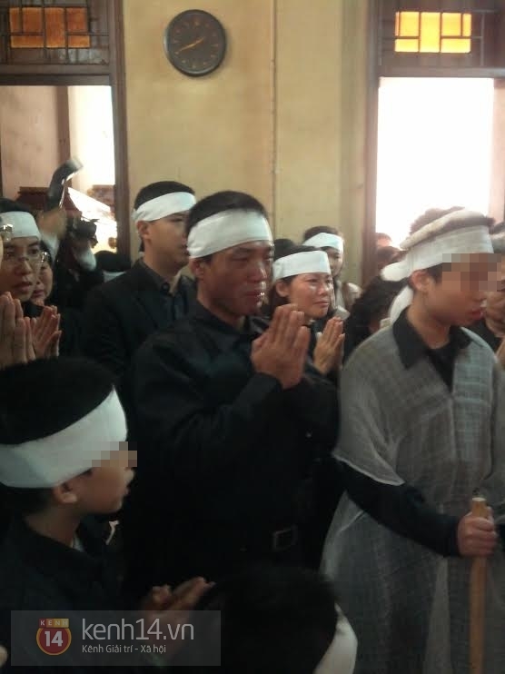 Nỗi đau xé lòng trong đám tang không có quan tài của chị Huyền 3 Nỗi đau xé lòng trong đám tang không có quan tài của chị Huyền 3
