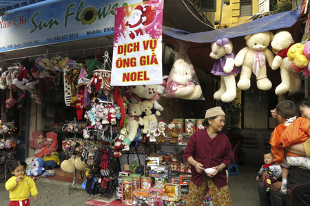 Dịch vụ tặng quà cho trẻ bởi Ông già Noel nở rộ.