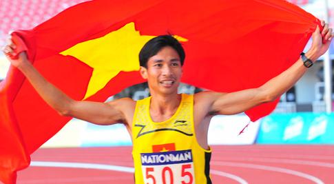 Nguyễn Văn Lai giành HCV lịch sử ở nội dung 5000m. Ảnh BĐS