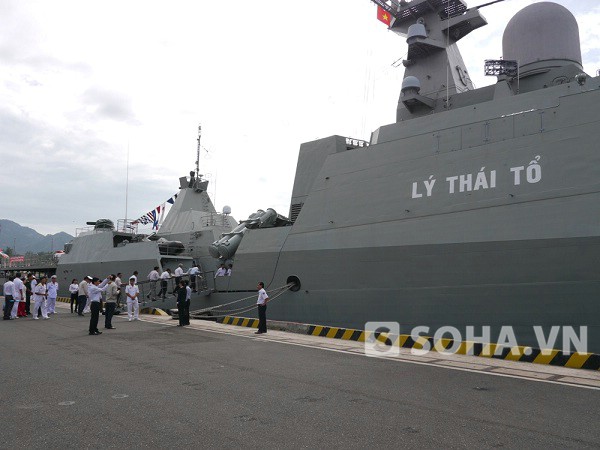Tàu hộ vệ Lý Thái Tổ tại quân cảng Cam Ranh