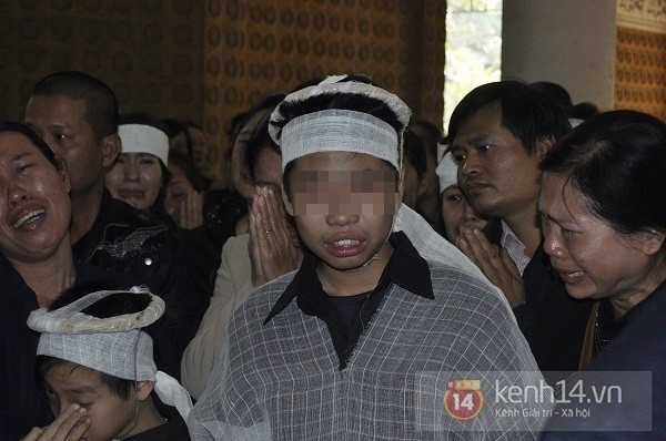 Nỗi đau xé lòng trong đám tang không có quan tài của chị Huyền 6 Nỗi đau xé lòng trong đám tang không có quan tài của chị Huyền 6