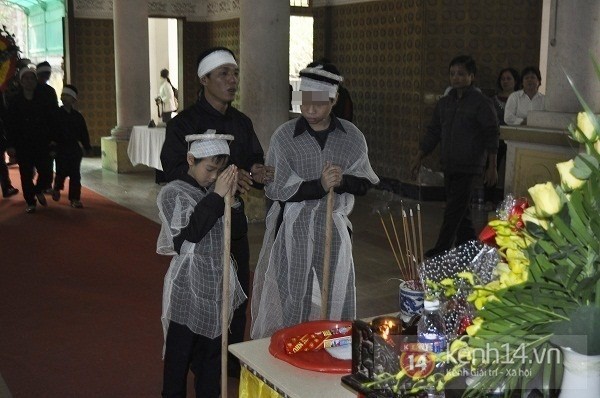 Nỗi đau xé lòng trong đám tang không có quan tài của chị Huyền 7 Nỗi đau xé lòng trong đám tang không có quan tài của chị Huyền 7