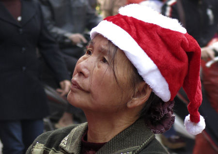 Một người bán hàng trên phố Hàng Mã.