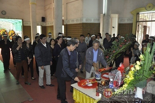 Nỗi đau xé lòng trong đám tang không có quan tài của chị Huyền 8 Nỗi đau xé lòng trong đám tang không có quan tài của chị Huyền 8