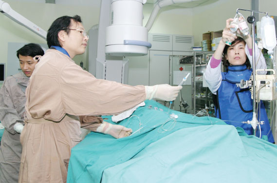 Công tác quản lý và chất lượng khám chữa bệnh ngày càng được nâng cao. Ảnh: TM