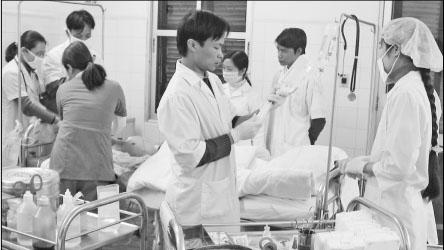Nhiệm vụ của bác sĩ là khám chữa bệnh cứu người chứ không phải là thi hành án. Ảnh: TM