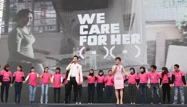 
	Ca sĩ Uyên Linh và Hồ Trung Dũng mang đến ca khúc chủ đề cũng là thông điệp của chương trình 