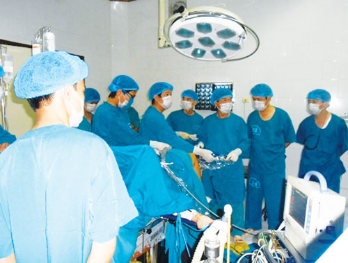 
	Chuyển giao kỹ thuật nội soi khớp gối.