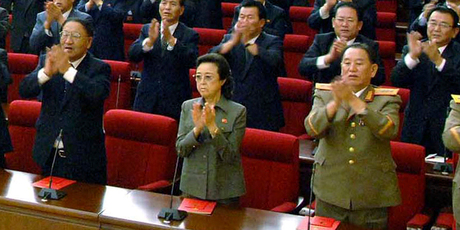Cô của ông Kim Jong-un (giữa) nắm giữ nhiều vị trí cấp cao trong chính quyền Triều Tiên.