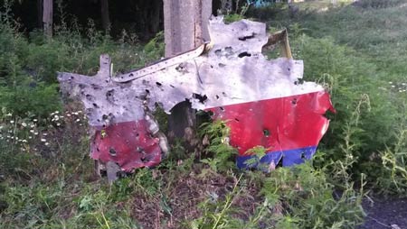 Bằng chứng cho thấy MH17 trúng tên lửa đất đối không mà Financial Times công bố.