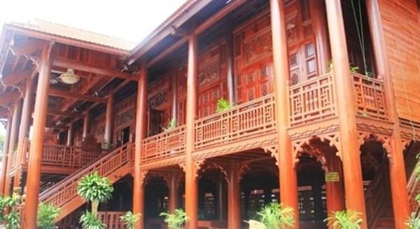 Nhà sàn gỗ lim hoành tráng của đại gia Điện Biên