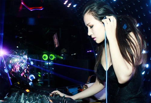 Trước khi dấn thân, nhiều DJ trẻ cũng sớm ngộ ra mặt trái của nghề. Nhưng vì quá đam mê và khao khát thể hiện, họ vẫn không ngừng lao theo.