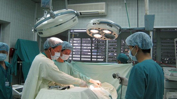 Một ca tai biến do bơm silicon vào “của quý” được chữa trị tại BV Bình Dân
