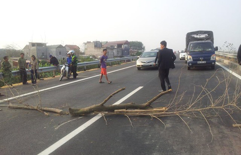 rải đinh, chặn đường, Vĩnh Phúc, cao tốc, Nội Bài - Lào Cai, Bộ Trưởng, Trịnh Đình Dũng, rải đinh