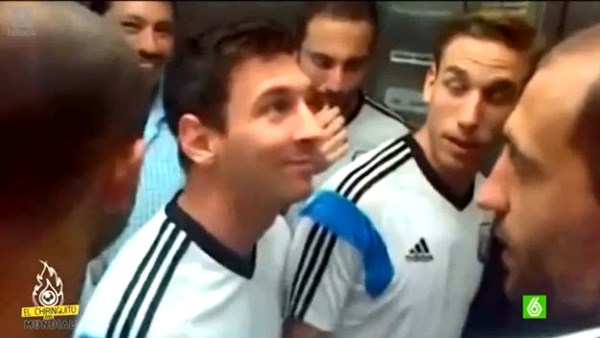 Fan Brazil đối mặt Messi và dàn sao Argentina trong thang máy