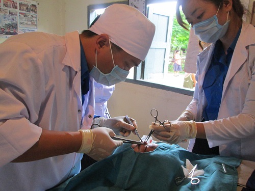 Phẫu thuật cho bệnh nhân trong đợt khám tình nguyện