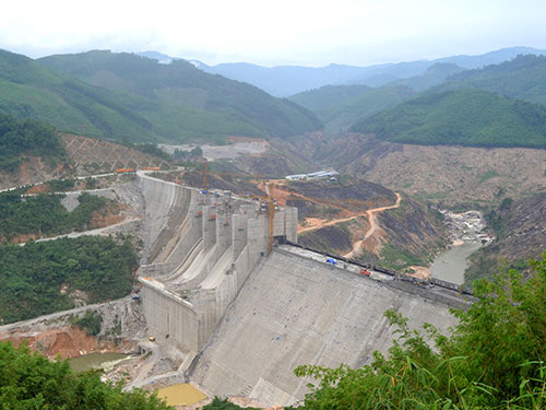 Lòng hồ tiếp giáp vị trí thân đập thủy điện Đắkdrinh thuộc huyện Sơn Tây, tỉnh Quảng Ngãi Lòng hồ tiếp giáp vị trí thân đập thủy điện Đắkdrinh thuộc huyện Sơn Tây, tỉnh Quảng Ngãi