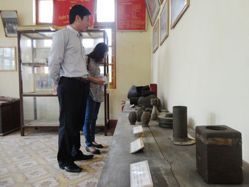 Kỷ vật ở địa đạo Nam Hồng.