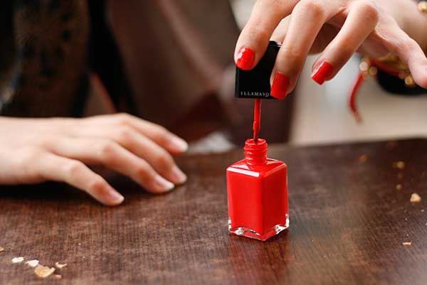 Apply-New-Nail-Polish-8644-1417320206.jp