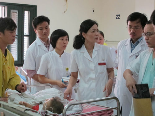 Trong hoạt động hội chẩn chuyên môn cần có sự tham gia của dược sĩ lâm sàng. Ảnh: V.Báo