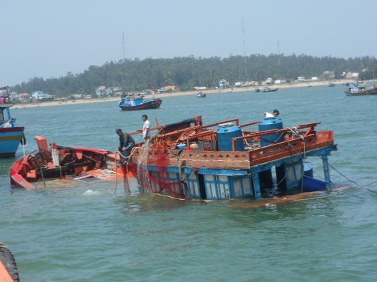 Thời gian qua nhiều tàu cá của ngư dân Lý Sơn liên tục bị tàu lạ đâm chìm khi đang hành nghề trên biển.