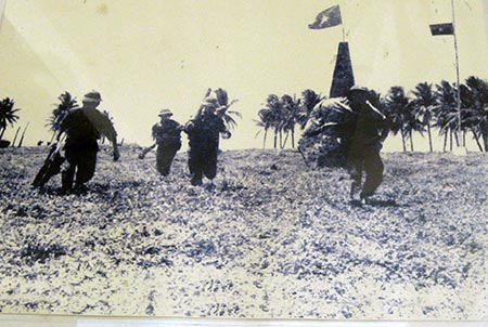 Giải phóng đảo Song Tử Tây (ảnh tư liệu)