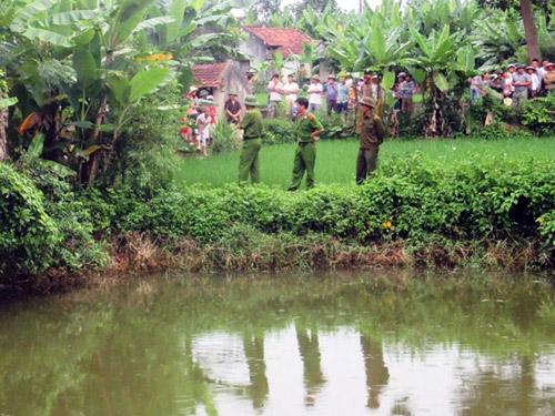 Bắt nghi phạm giết hại vợ và mẹ đẻ