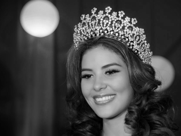 Chỉ cách vài ngày trước khi lên đường dự thi Miss World, hoa hậu Honduras - Maria Jose Alvarado bị bắn chết cùng với chị gái. Thi thể cả hai được phát hiện ở một ven sông hẻo lánh.