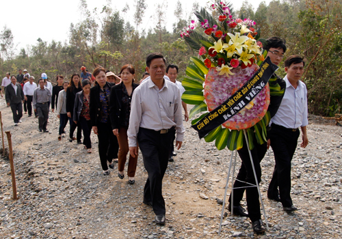 Mỗi ngày có hàng nghìn người dân đến viếng mộ Đại tướng Võ Nguyên Giáp ở Vũng Chùa (Quảng Bình). Ảnh: Nguyễn Đông