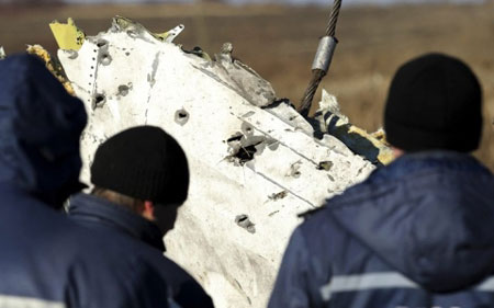 Các mảnh vỡ của máy bay MH17.