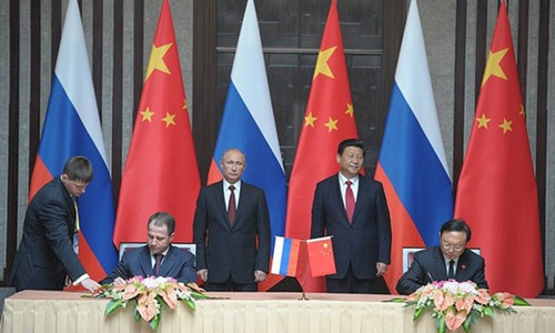 putin-and-xi-4709-1409826636.jpg