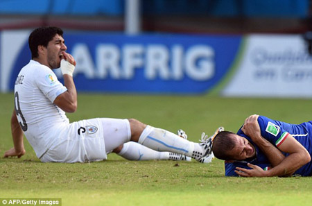 Suarez có
thể phải đối diện với án treo giò nặng nề từ FIFA