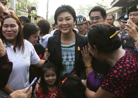 Bà Yingluck Shinawatra đi bỏ phiếu trong vòng vây cảnh sát