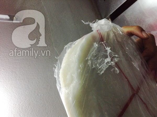 Tiệm bánh tráng trộn nổi tiếng bị nhân viên tố bán bánh và trứng chuột ăn nham nhở 1 Tiệm bánh tráng trộn nổi tiếng bị nhân viên tố bán bánh và trứng chuột ăn nham nhở 1