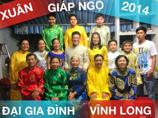 Muôn kiểu ăn Tết của sao Việt